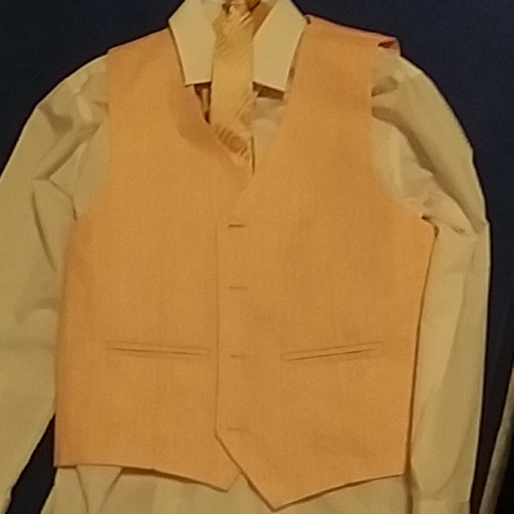 Suit shirt w/vest and tie and pants